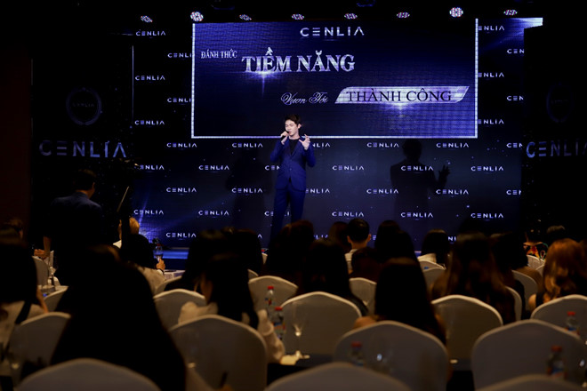CEO Lê Trùng Dương chia sẻ cảm xúc trong sự kiện.